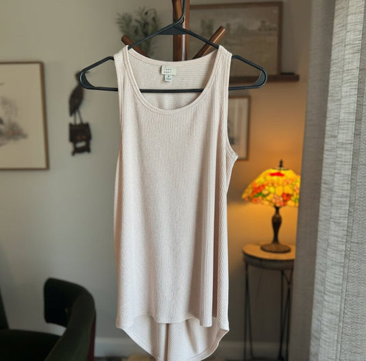 Knotted Back Lightweight Sweater Tank, Women's M - Haven on Summer HillWomen's Apparel