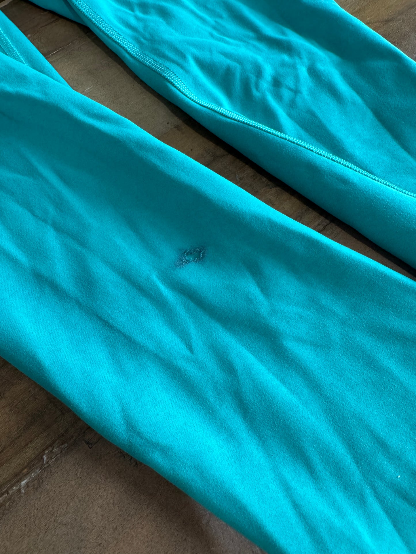 Lululemon XXS Legging (knee blemish)