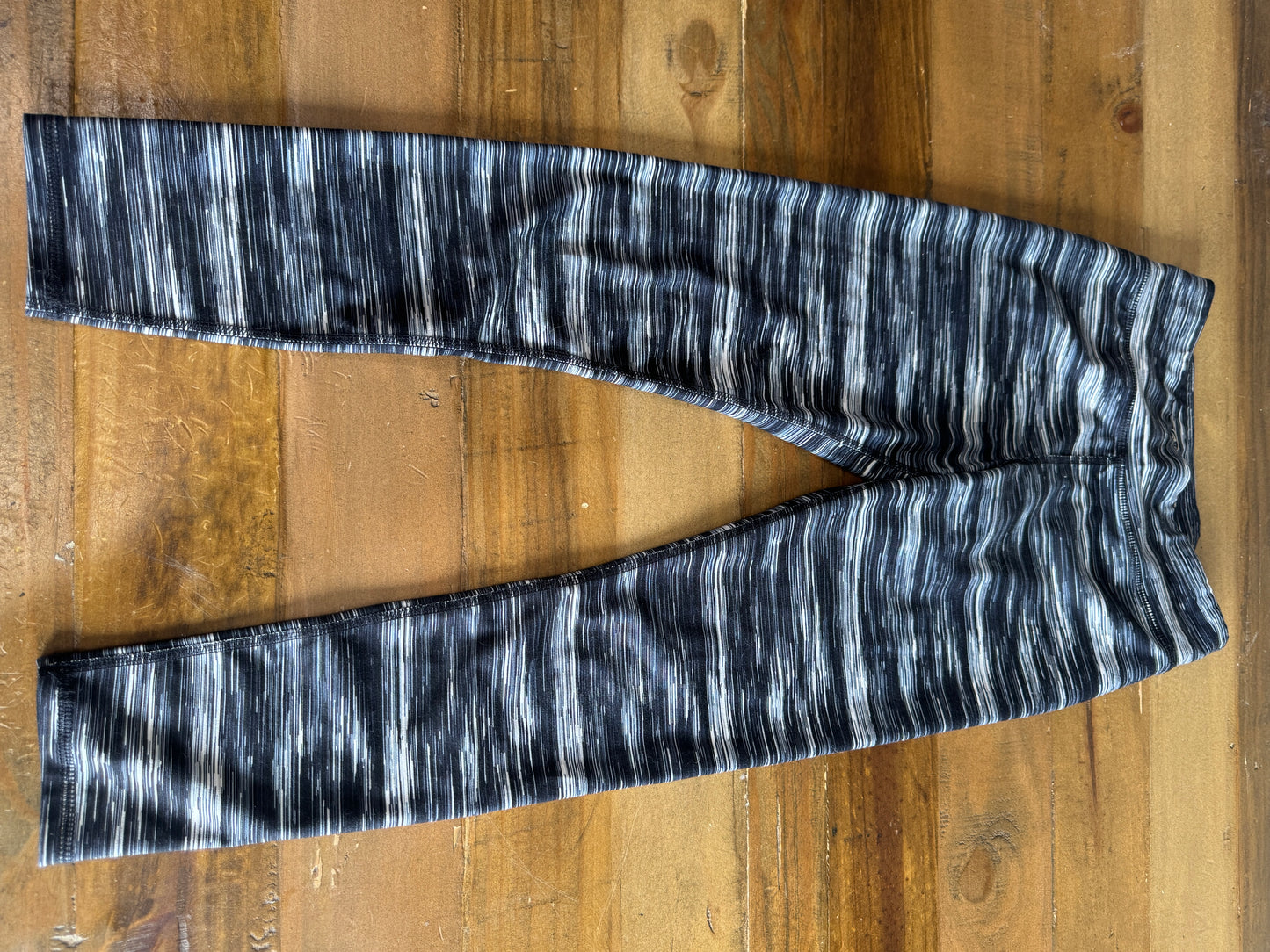 Black and White Pattern Athletic Leggings 10/12
